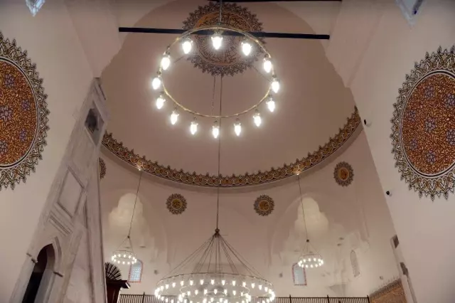 Restorasyonu Tamamlanan Davutpaşa Camisi İbadete Açıldı Restorasyonu Tamamlanan Davutpaşa Camisi İbadete Açıldı