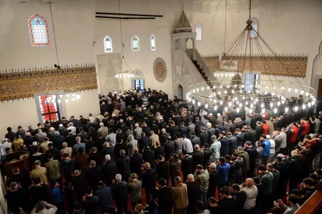 Restorasyonu Tamamlanan Davutpaşa Camisi İbadete Açıldı Restorasyonu Tamamlanan Davutpaşa Camisi İbadete Açıldı