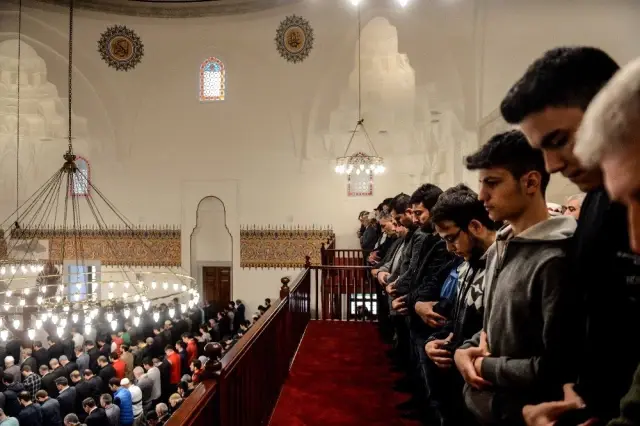 Restorasyonu Tamamlanan Davutpaşa Camisi İbadete Açıldı Restorasyonu Tamamlanan Davutpaşa Camisi İbadete Açıldı