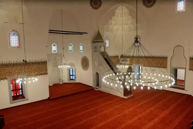 Restorasyonu Tamamlanan Davutpaşa Camisi İbadete Açıldı Restorasyonu Tamamlanan Davutpaşa Camisi İbadete Açıldı