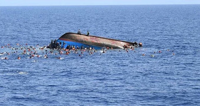 Akdeniz'de Göçmenleri Taşıyan Tekne Alabora Oldu: En Az 70 Kişi Hayatını Kaybetti