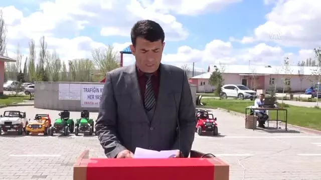 Trafik Bilincini Köydeki Eğitim Parkurunda Öğreniyorlar Trafik Bilincini Köydeki Eğitim Parkurunda Öğreniyorlar