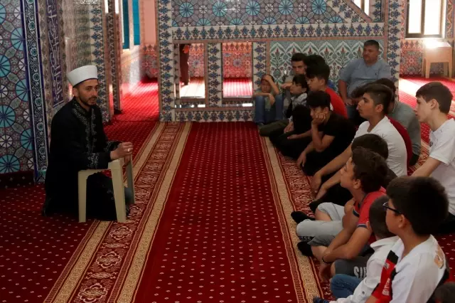 Camide İmam,salonda Kick Boks Antrenörü Camide İmam,salonda Kick Boks Antrenörü