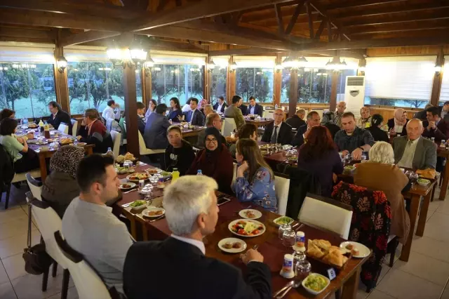 Eceabat'ta Şehit Yakınları ve Gaziler İftar Sofrasında Buluştu Eceabat'ta Şehit Yakınları ve Gaziler İftar Sofrasında Buluştu