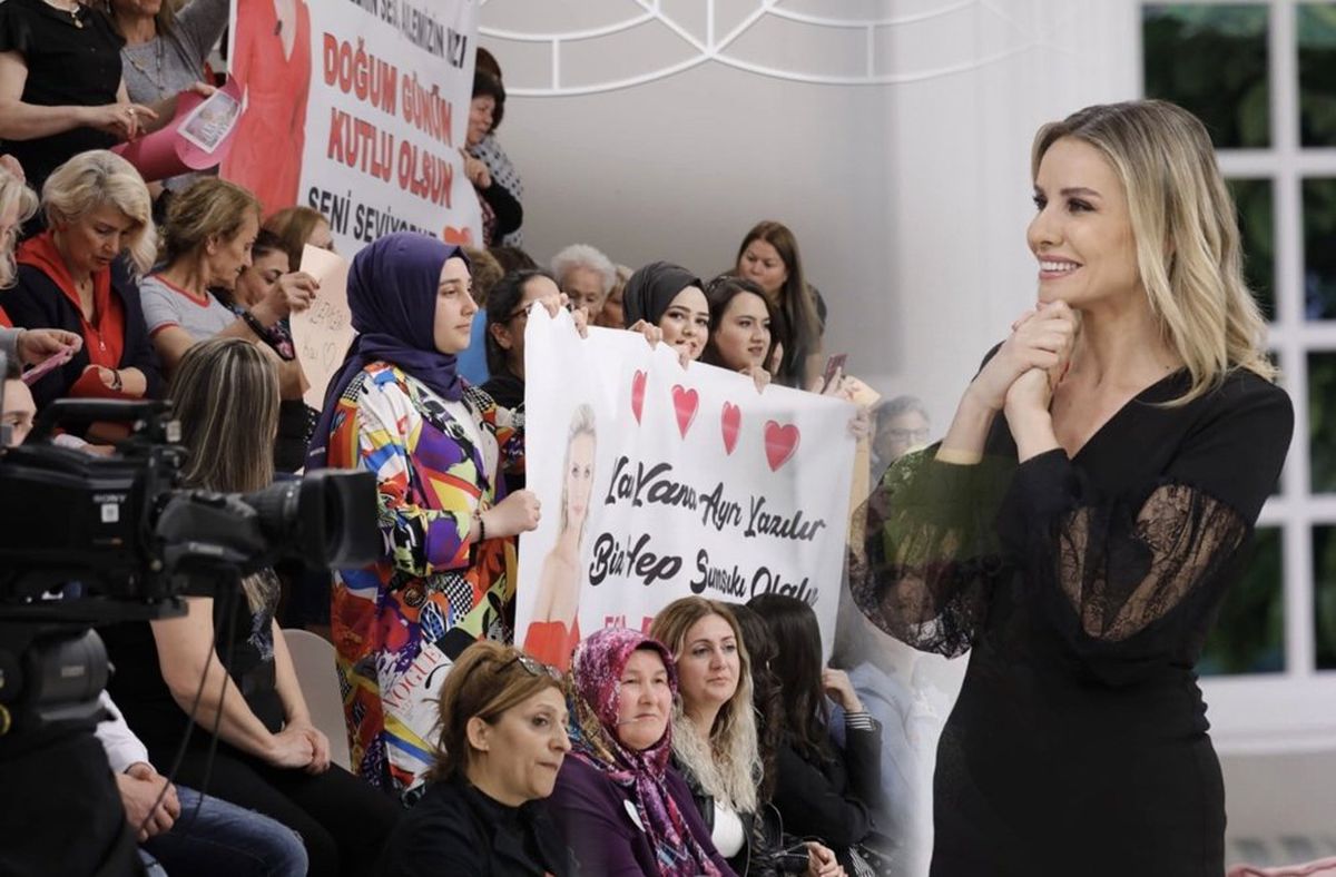 Esra Erol'a Doğum Gününde Büyük Sürpriz! Türkiye'nin Dört Bir Yanından Mesaj Geldi