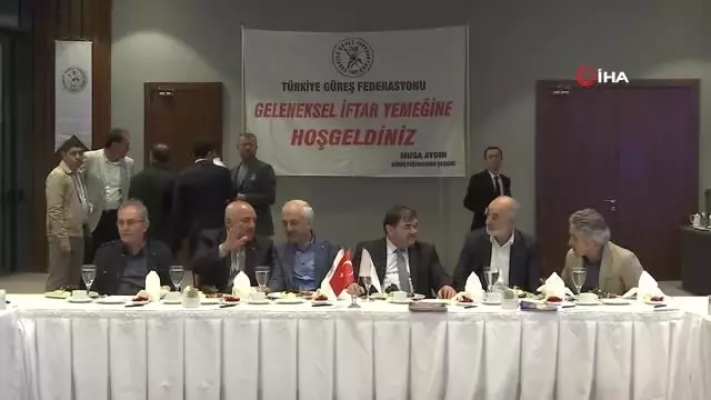 Güreş Camiası İftar Yemeğinde Bir Araya Geldi Güreş Camiası İftar Yemeğinde Bir Araya Geldi