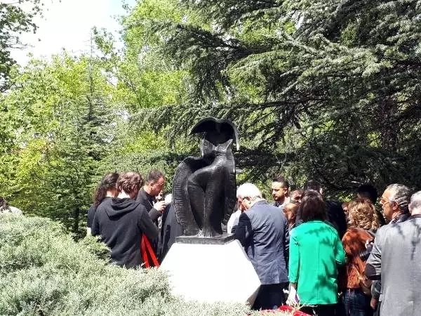 İlhan Koman Heykeli, Tekrar Seğmenler Parkı'nda İlhan Koman Heykeli, Tekrar Seğmenler Parkı'nda