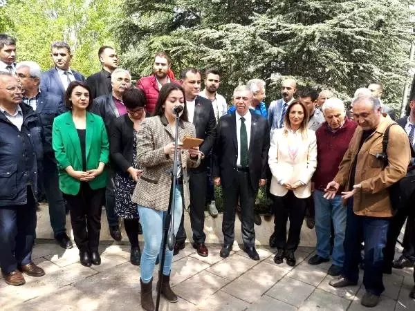 İlhan Koman Heykeli, Tekrar Seğmenler Parkı'nda İlhan Koman Heykeli, Tekrar Seğmenler Parkı'nda