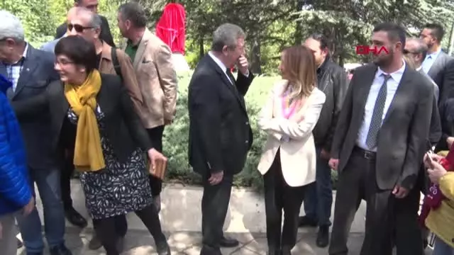 İlhan Koman Heykeli, Tekrar Seğmenler Parkı'nda İlhan Koman Heykeli, Tekrar Seğmenler Parkı'nda