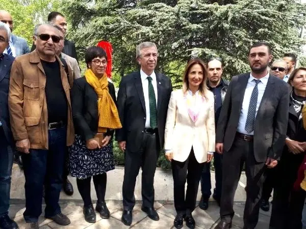 İlhan Koman Heykeli, Tekrar Seğmenler Parkı'nda İlhan Koman Heykeli, Tekrar Seğmenler Parkı'nda