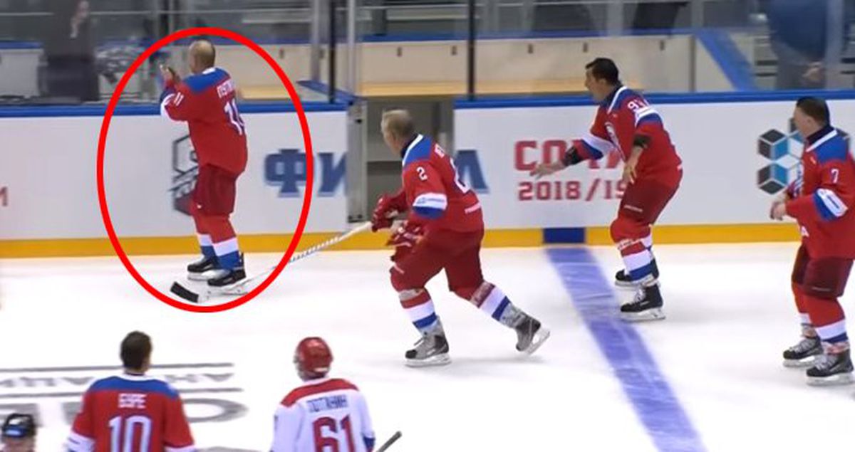 Putin Hokey Maçından Sonra Seyircileri Selamlarken Yere Düştü