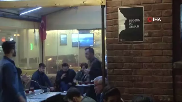 Sanatçılar ve Psikologlar Kahvehanelere İndi, 'Şiddetin Dili Olmaz' Dedi