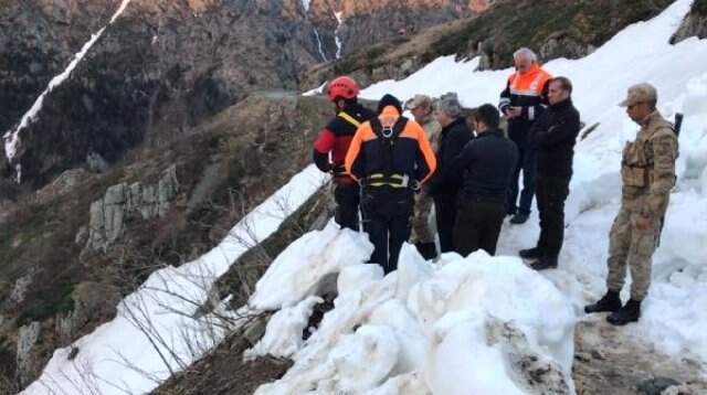 Uçurumdan Yuvarlanan Kayıp Gazeteciyi Arama Çalışmaları Yeniden Başladı
