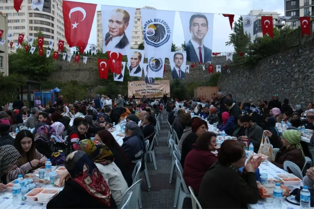 Uğur Mumcu'da 2 Bin Kartallı Birlikte İftar Yaptı