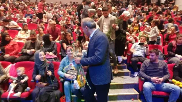 Arnavutköy'de Anneler Günü'nde 'Özel Anneler Sergisi' Arnavutköy'de Anneler Günü'nde 'Özel Anneler Sergisi'