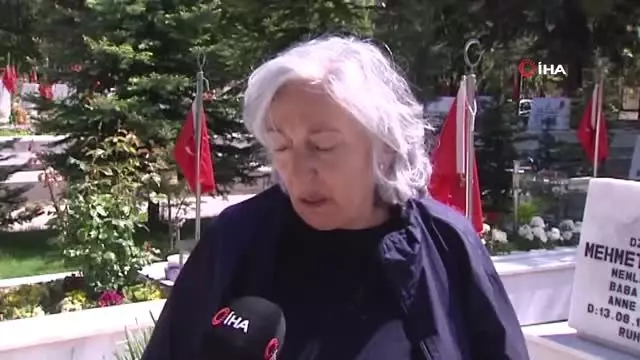 Cebeci ve Karşıyaka Şehitliği'nde Hüzünlü