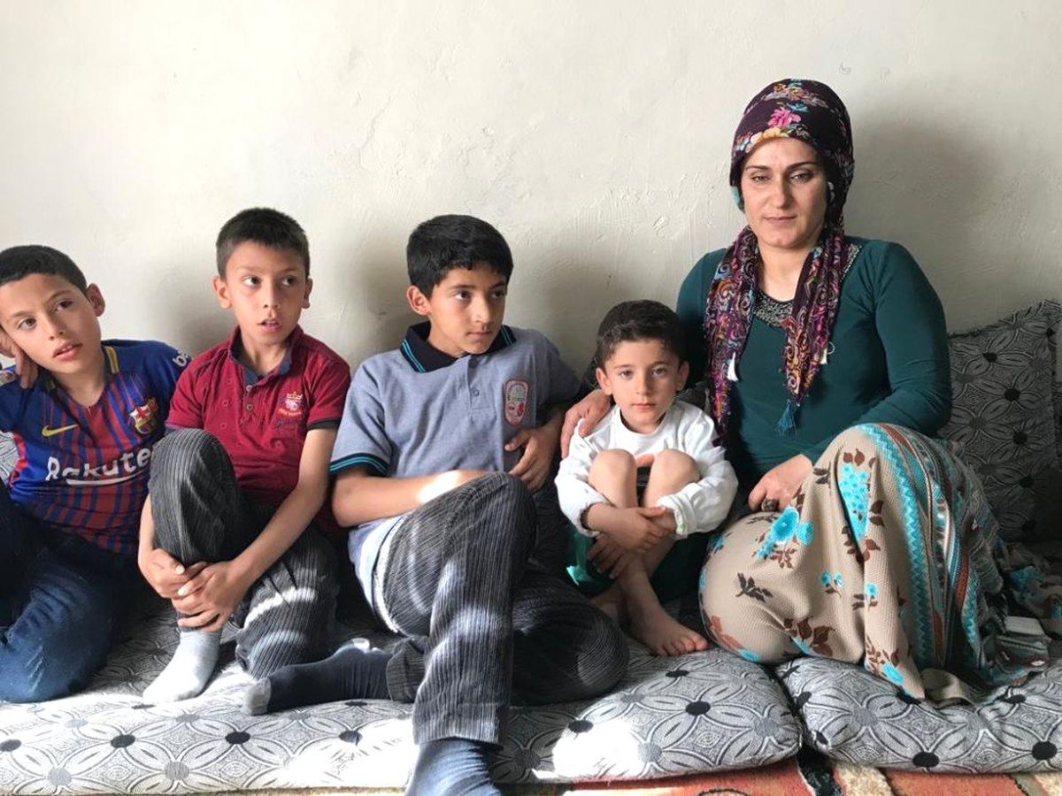 Çocuklarına Hem Annelik Hem de Babalık Yapıyor