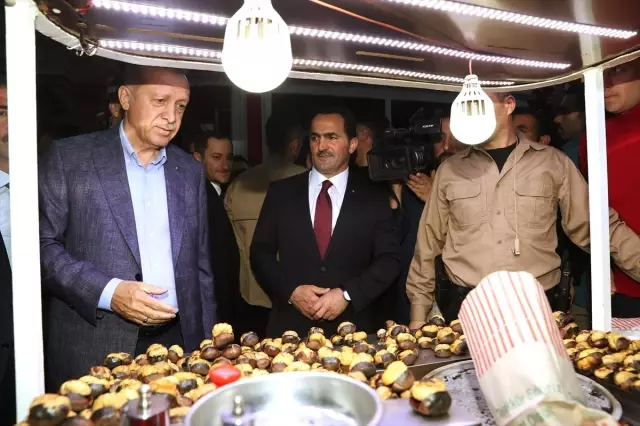 Cumhurbaşkanı Erdoğan ile Kestaneci Arasında Geçen Diyalog Vatandaşları Gülümsetti Cumhurbaşkanı Erdoğan ile Kestaneci Arasında Geçen Diyalog Vatandaşları Gülümsetti
