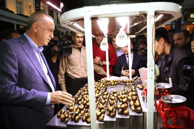 Cumhurbaşkanı Erdoğan ile Kestaneci Arasında Geçen Diyalog Vatandaşları Gülümsetti Cumhurbaşkanı Erdoğan ile Kestaneci Arasında Geçen Diyalog Vatandaşları Gülümsetti