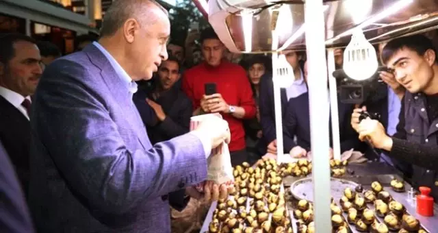 Cumhurbaşkanı Erdoğan ile Kestaneci Arasında Geçen Diyalog Vatandaşları Gülümsetti Cumhurbaşkanı Erdoğan ile Kestaneci Arasında Geçen Diyalog Vatandaşları Gülümsetti