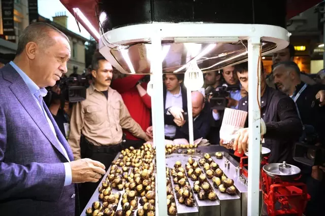 Cumhurbaşkanı Erdoğan ile Kestaneci Arasında Geçen Diyalog Vatandaşları Gülümsetti Cumhurbaşkanı Erdoğan ile Kestaneci Arasında Geçen Diyalog Vatandaşları Gülümsetti