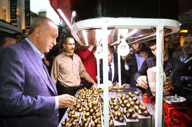 Cumhurbaşkanı Erdoğan ile Kestaneci Arasında Geçen Diyalog Vatandaşları Gülümsetti Cumhurbaşkanı Erdoğan ile Kestaneci Arasında Geçen Diyalog Vatandaşları Gülümsetti