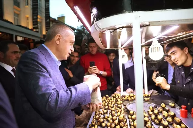 Cumhurbaşkanı Erdoğan ile Kestaneci Arasında Geçen Diyalog Vatandaşları Gülümsetti Cumhurbaşkanı Erdoğan ile Kestaneci Arasında Geçen Diyalog Vatandaşları Gülümsetti