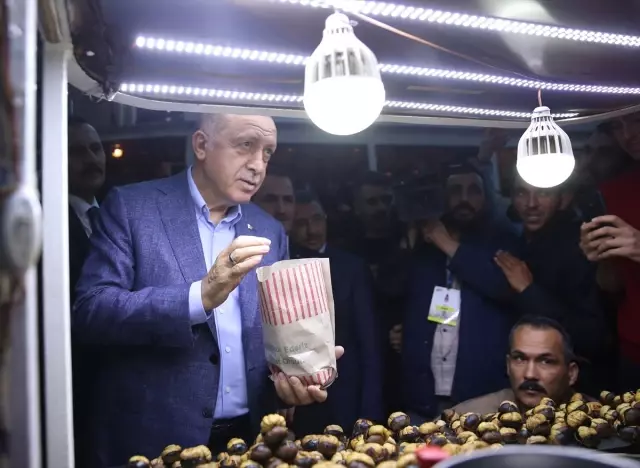 Cumhurbaşkanı Erdoğan ile Kestaneci Arasında Geçen Diyalog Vatandaşları Gülümsetti Cumhurbaşkanı Erdoğan ile Kestaneci Arasında Geçen Diyalog Vatandaşları Gülümsetti