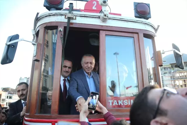 Cumhurbaşkanı Erdoğan ile Kestaneci Arasında Geçen Diyalog Vatandaşları Gülümsetti Cumhurbaşkanı Erdoğan ile Kestaneci Arasında Geçen Diyalog Vatandaşları Gülümsetti