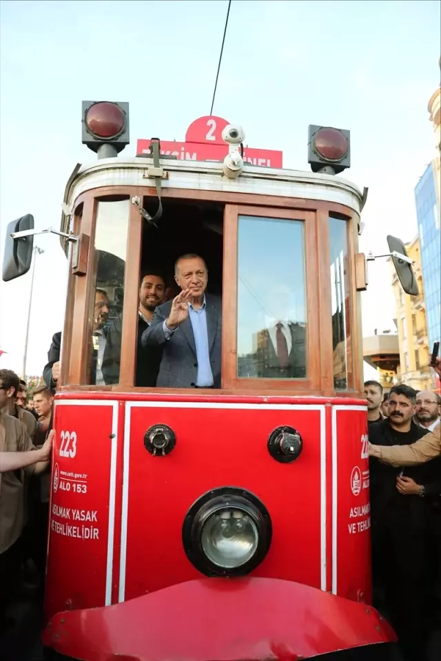 Cumhurbaşkanı Erdoğan ile Kestaneci Arasında Geçen Diyalog Vatandaşları Gülümsetti Cumhurbaşkanı Erdoğan ile Kestaneci Arasında Geçen Diyalog Vatandaşları Gülümsetti
