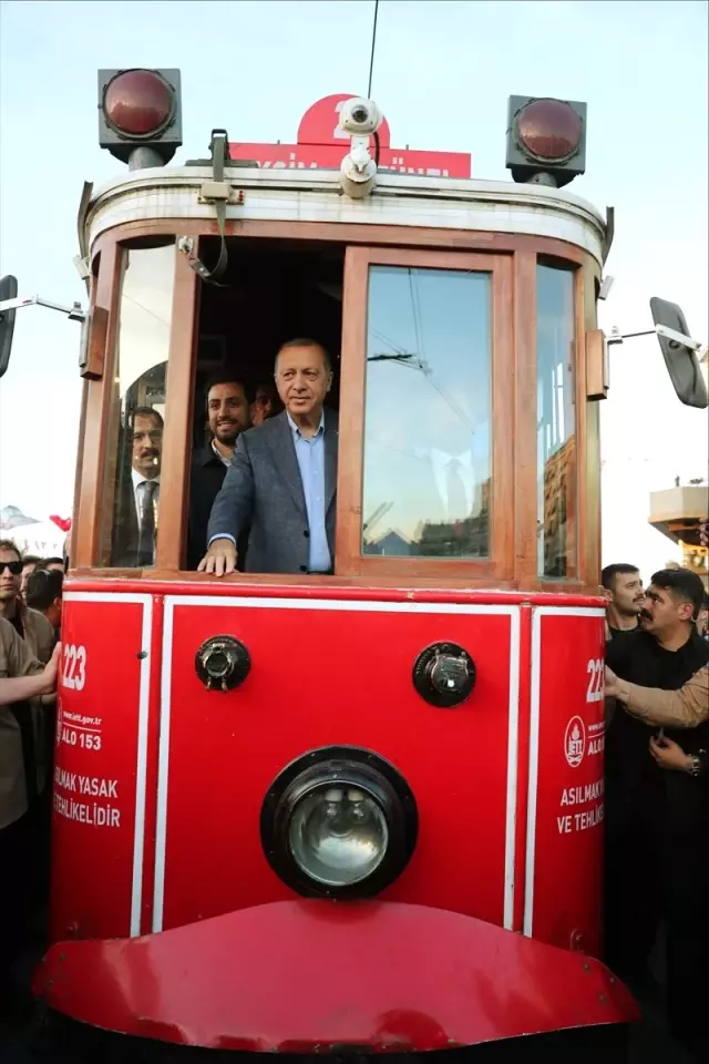 Cumhurbaşkanı Erdoğan ile Kestaneci Arasında Geçen Diyalog Vatandaşları Gülümsetti Cumhurbaşkanı Erdoğan ile Kestaneci Arasında Geçen Diyalog Vatandaşları Gülümsetti