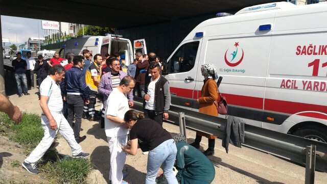 D100'de Feci Kaza! Midibüs ile Ticari Araç Çarpıştı: Ölü ve Yaralılar Var