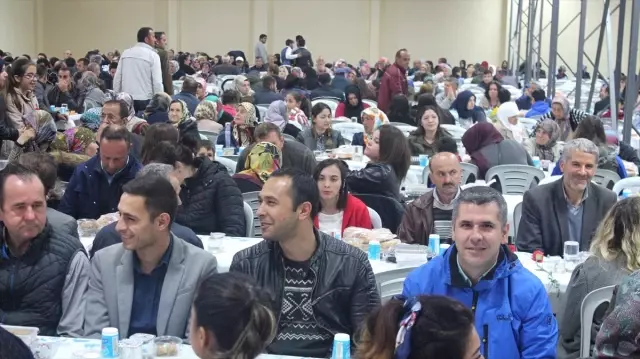 Demirköy'de İş Adamı İftar Verdi Demirköy'de İş Adamı İftar Verdi