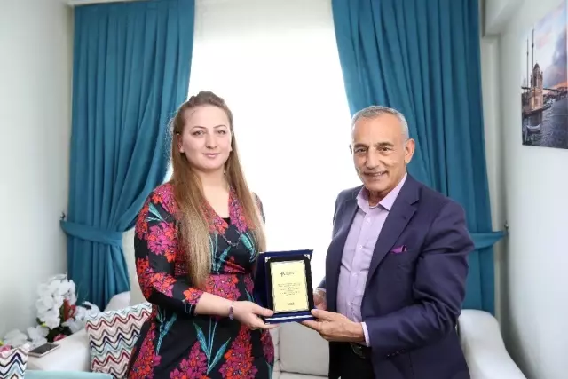 Hallerman Streiff Sendromlu Hira Bebeğin Annesi Yılın Annesi Seçildi
