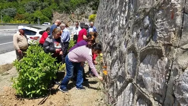 Marmaris Yolundaki Kazada Ölenler, Anneler Günü'nde Unutulmadı Marmaris Yolundaki Kazada Ölenler, Anneler Günü'nde Unutulmadı