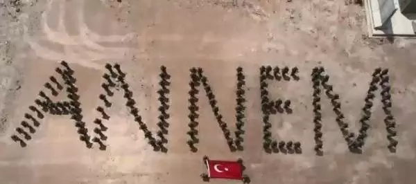 Mehmetçik'ten Suriye Sınırında 'Annem' Koreografisi