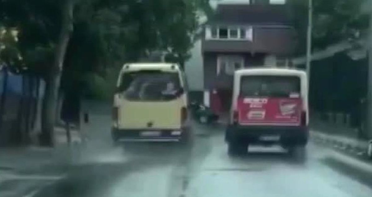 Minibüs Şoförlerinin, Yolcularının Canını Hiçe Sayarak Yaptığı Yarış Kamerada
