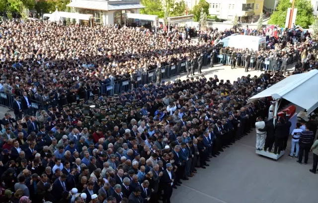 Şehit Altunkaş Son Yolculuğuna Uğurlandı Şehit Altunkaş Son Yolculuğuna Uğurlandı