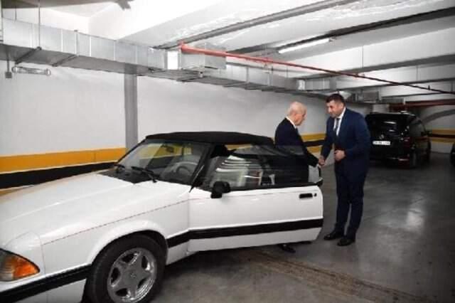 Bahçeli, BJK Plakalı Eski Model Otomobilini MHP'li Vekile Hediye Etti
