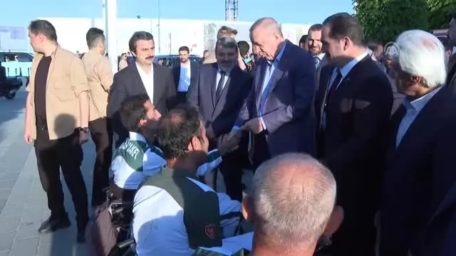 Cumhurbaşkanı Erdoğan Beyoğlu'nda Nostaljik Tramvaya Bindi Cumhurbaşkanı Erdoğan Beyoğlu'nda Nostaljik Tramvaya Bindi