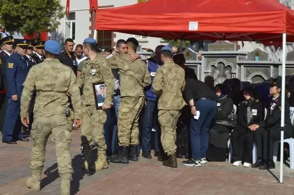 Dereye Düşerek Şehit Olan Uzman Çavuş Toprağa Verildi Dereye Düşerek Şehit Olan Uzman Çavuş Toprağa Verildi