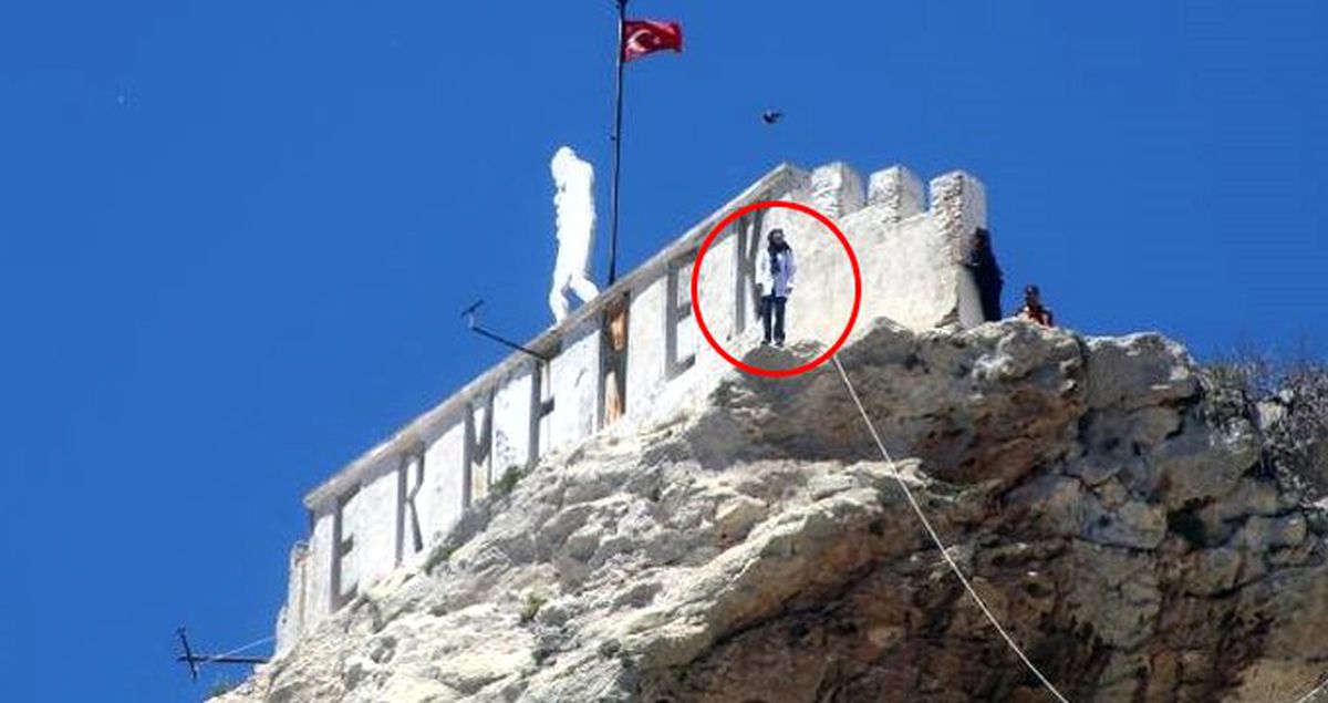 Ermenek Kalesi'nde İntihara Kalkışan Genç Kız, 1,5 Saatlik Çalışma Sonrası Aşağı İndirildi