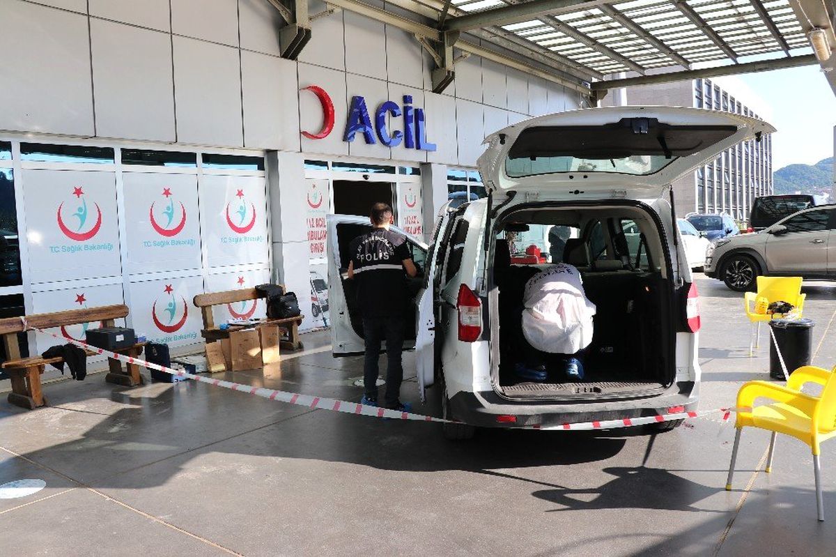 İş Adamı Hareket Halindeki Otomobilde Kafasına Sıktı