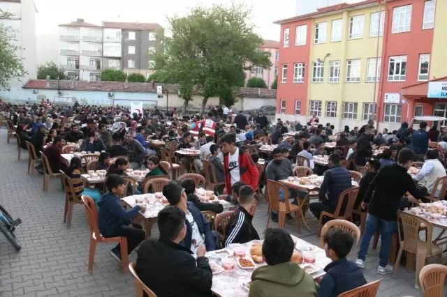 Kulu'da Bin 200 Kişiye İftar Yemeği Verildi.
