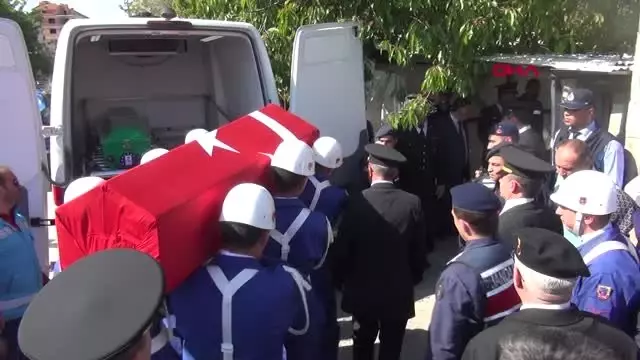 Kütahya Dereye Düşerek Şehit Olan Uzman Çavuş Toprağa Verildi -1 Kütahya Dereye Düşerek Şehit Olan Uzman Çavuş Toprağa Verildi -1