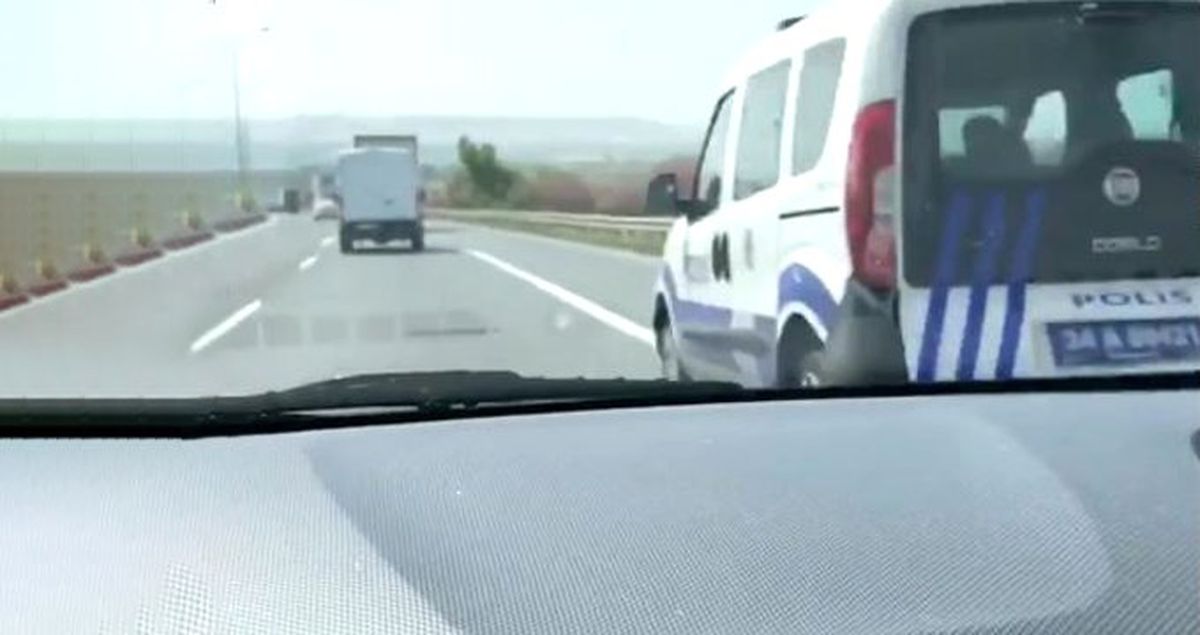 İstanbul'da Şoke Eden Görüntü! Trafik Magandası Polis Aracına Bile Makas Attı
