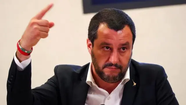Salvini, Akdeniz'de Göçmen Kurtarıp İtalya'ya Getirilenlere Para Cezası İstiyor Salvini, Akdeniz'de Göçmen Kurtarıp İtalya'ya Getirilenlere Para Cezası İstiyor