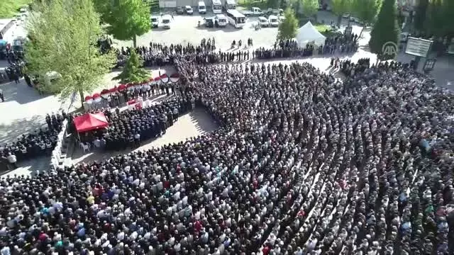 Şehit Uzman Çavuş Öztürk Son Yolculuğuna Uğurlandı Şehit Uzman Çavuş Öztürk Son Yolculuğuna Uğurlandı