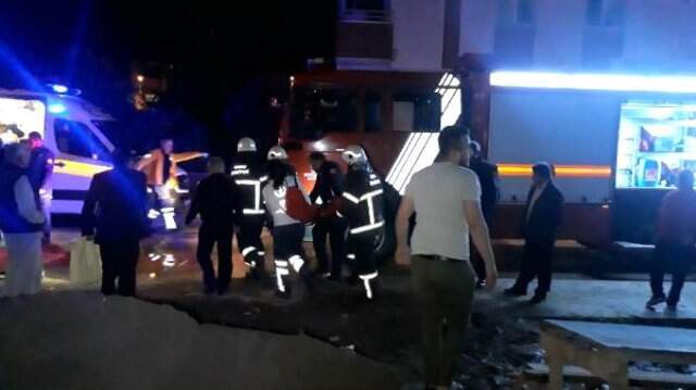Talihsiz Kadınlar, Karanlıkta Fark Etmedikleri Asansör Boşluğuna Düştü!