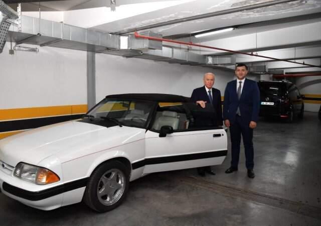 Bahçeli, Gözünden Sakındığı Klasik Otomobilini Hediye Etti